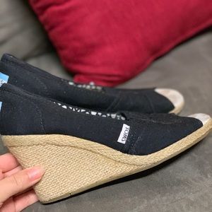 TOMS wedges